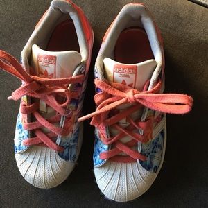 Adidas Superstar Flowers Size 2 Youth Pink Blue 💐