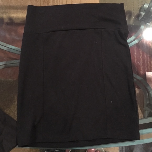 Black stretch slim skirt