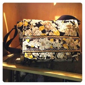 Authentic Vera Bradley messenger/laptop bag