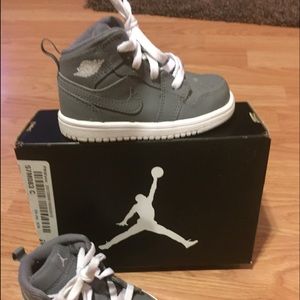 Toddler boys Jordan's size 6.