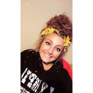 Meet your Posher, Emilee