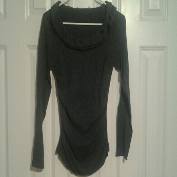 Tahari sweater