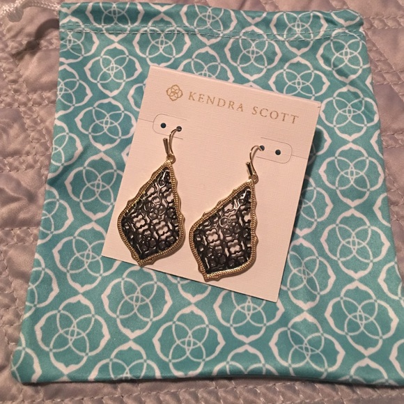 ❗️Sold on ♏️❗️Kendra Scott Addie