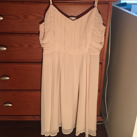 Light pink chiffon feel dress. Size 8. - Picture 1 of 3