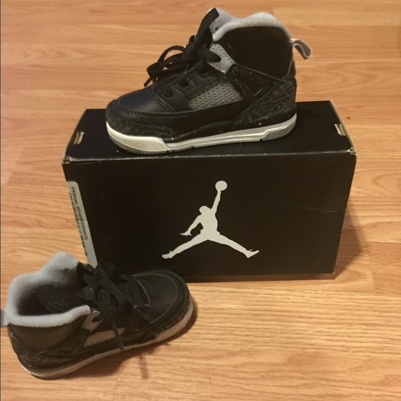 Toddler boy Jordan's size 6.