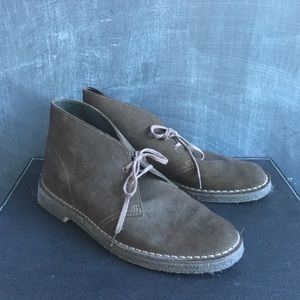 Dark brown suede Clark dessert boot