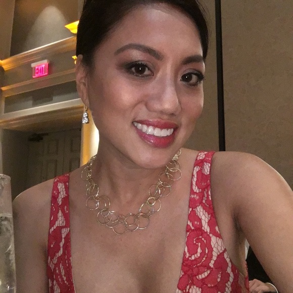 Meet your Posher, Leah - Picture 2 of 3