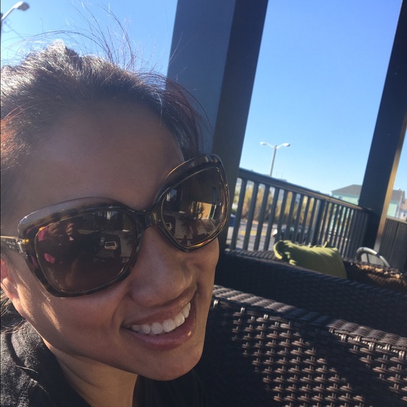 Meet your Posher, Leah - Picture 3 of 3