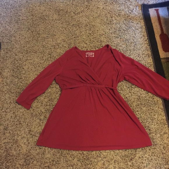 Maternity shirt ties in the back size large