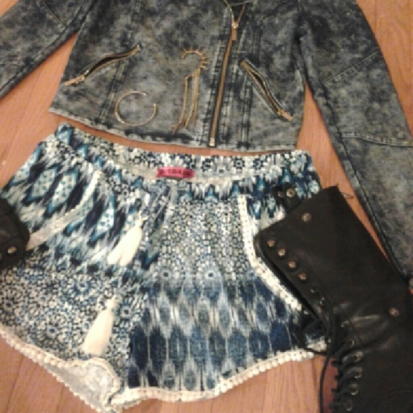 NWT Printed Crochet Trim Shorts
