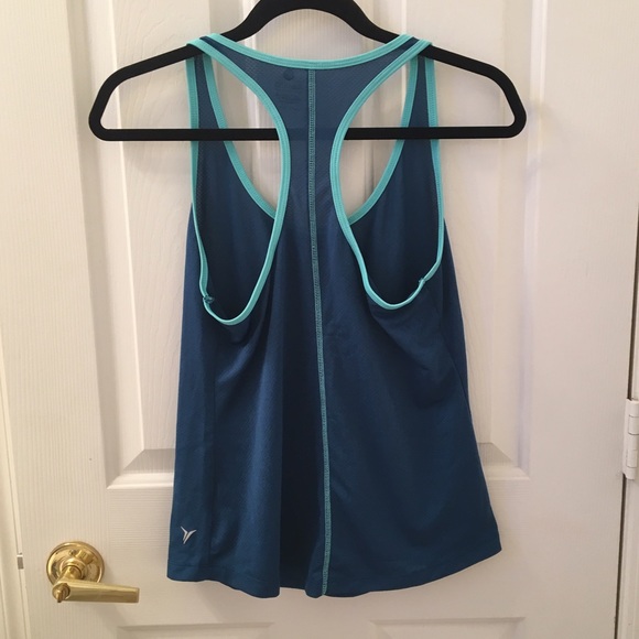 SOLD!! | Workout Tank - Picture 4 of 4