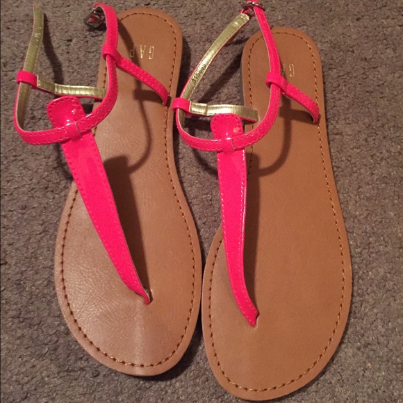 Hot pink Gap patent leather t-strap sandals