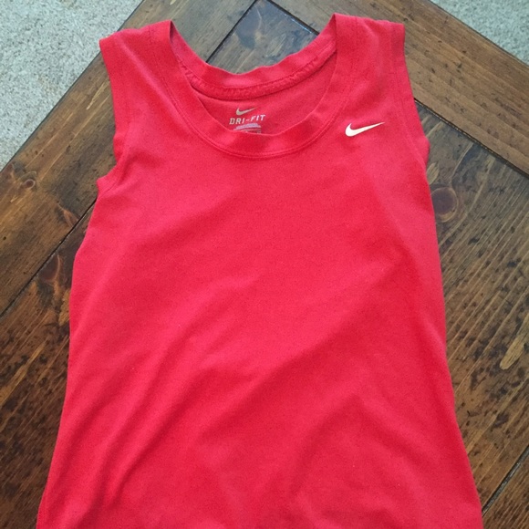 Nike red tank. - Picture 1 of 2