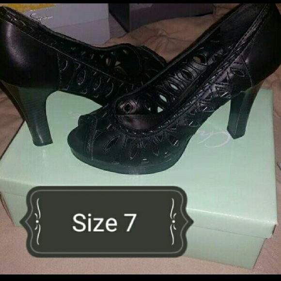 Black heels - Picture 1 of 1