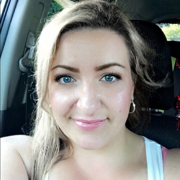 Meet your Posher, Kelly - Picture 3 of 8