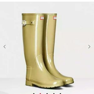 Hunter Rain Boots. Size 8. Glossy cream colored