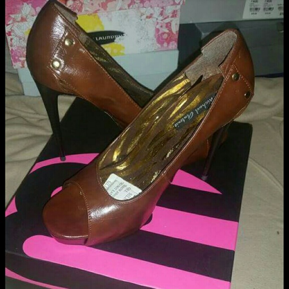 Heels - Picture 1 of 1