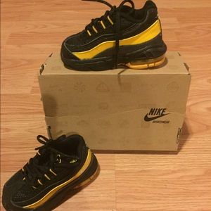 Nike Air Max boys toddler size 5.