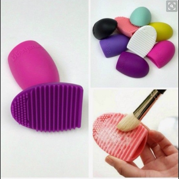 🆕 Silicone Makeup Brush Cleaning Tool (White)