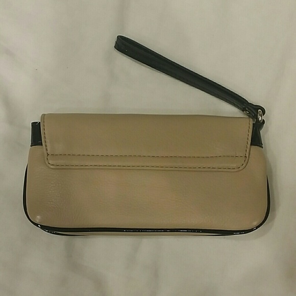 Kate Spade wristlet - Picture 4 of 4