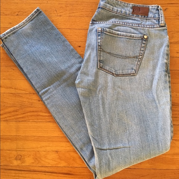 Bullhead size 3S "Hermosa Super Skinny" jeans.