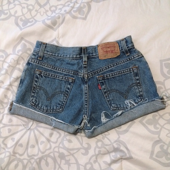 SOLD 💖 Cute Levis high waisted shorts - Picture 3 of 4