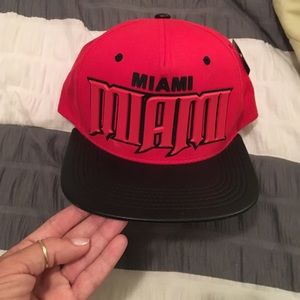 Miami snap back NWT