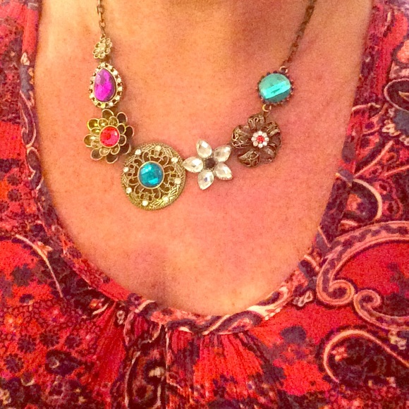 Beautiful colored gem flower necklace