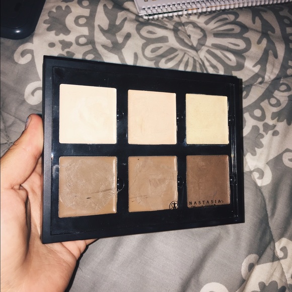 authentic Anastasia Beverly Hills contour kit