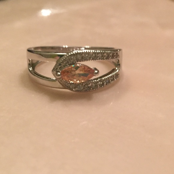 Gemstone ring