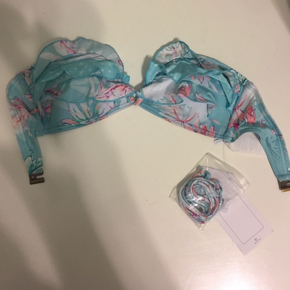 Rip curl floral and polka dot ruffle bikini top - Picture 1 of 3