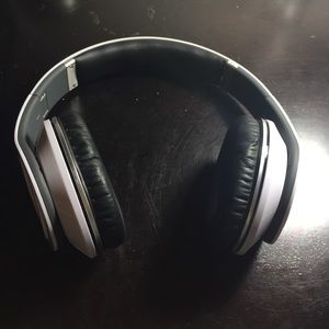 White Original Beats studio Over-Ear Headphone