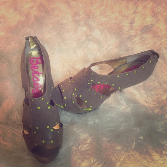 Cute high heeled sandals