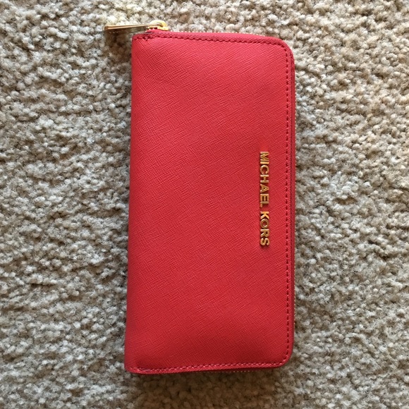 Michael Kors Jet Set Continental Wallet