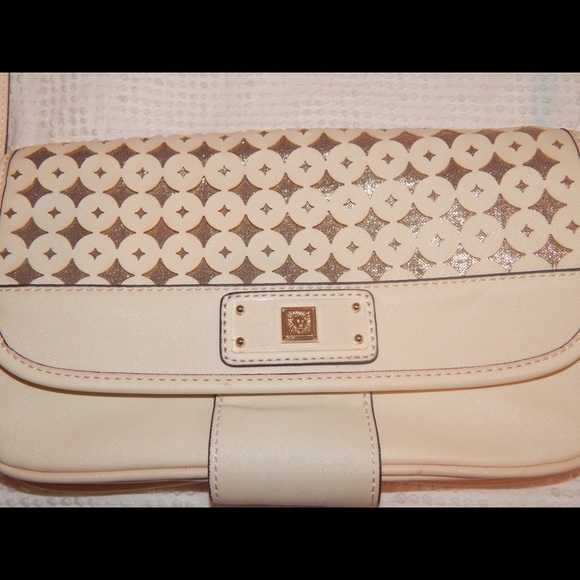 Anne Klein beige leather handbag - Picture 2 of 2