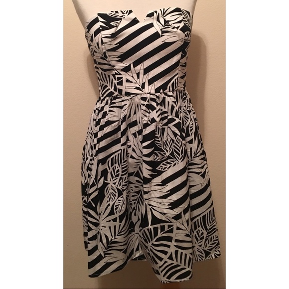 City Triangles Black and White Sundress. - Picture 1 of 3