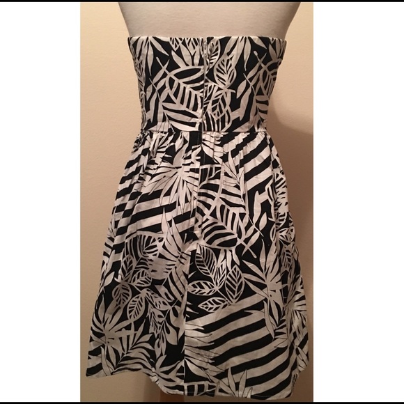 City Triangles Black and White Sundress. - Picture 2 of 3