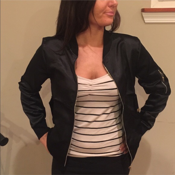 GORGEOUS BLACK bomber jacket!! - Picture 3 of 4