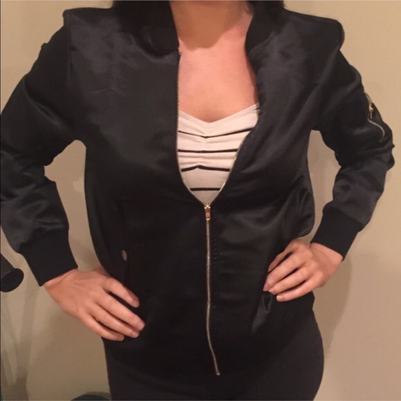 GORGEOUS BLACK bomber jacket!! - Picture 4 of 4