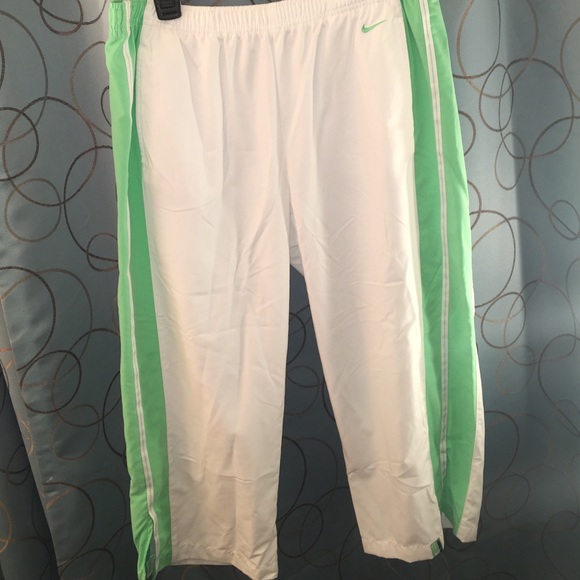 4 Piece Nike Outfit - Picture 4 of 5