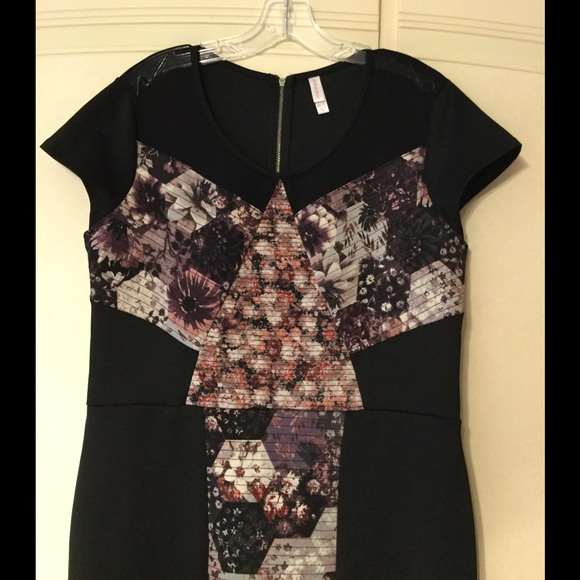 Black and Floral Print Dress - Picture 3 of 4