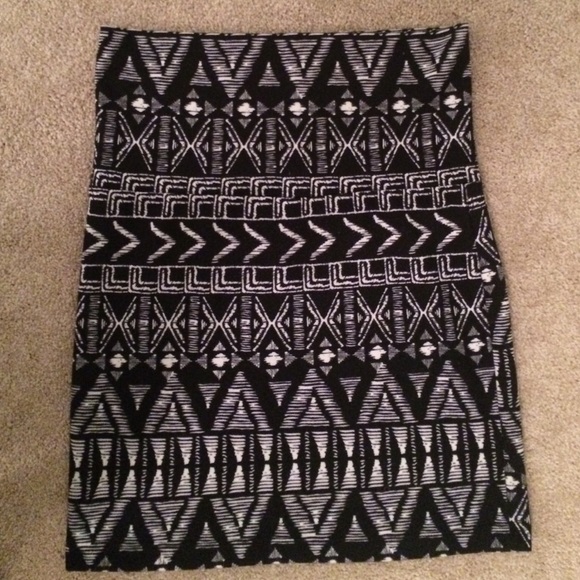 Black and White Body Con Skirt! - Picture 1 of 4