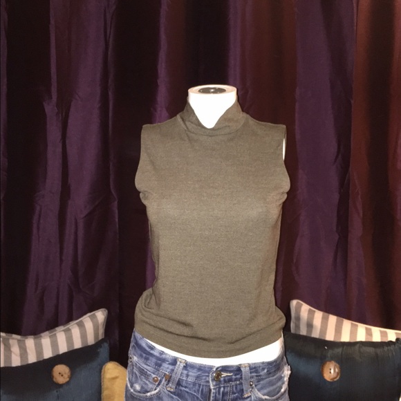 Sleeveless Anne Kline