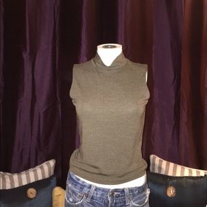 Sleeveless Anne Kline