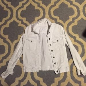 😎White jean jacket