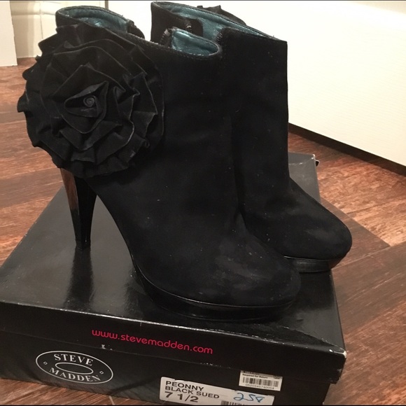 Steve Madden black suede booties