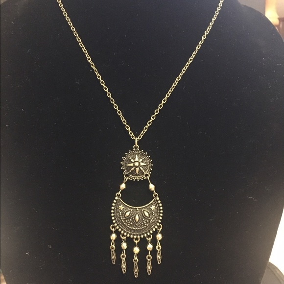 Vantage pendant necklace