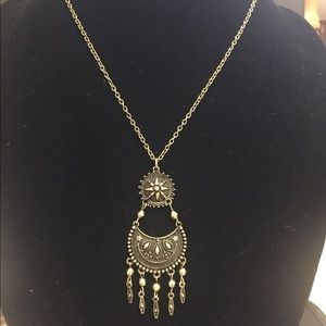 Vantage pendant necklace