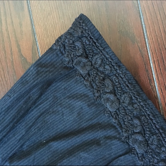 Black mini skirt - Picture 2 of 2