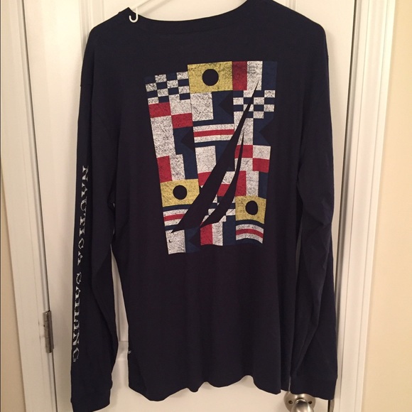 Long sleeve t-shirt.